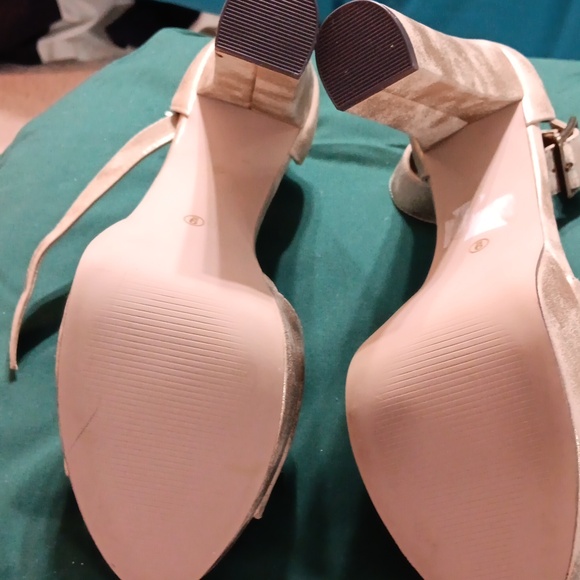 Matte Gold Heels - Picture 5 of 7